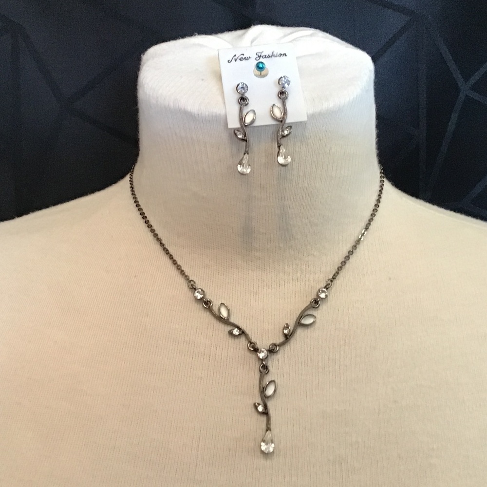 NWOT “New Fashion” Necklace and earring set black color chain and white beading - Picture 2 of 10